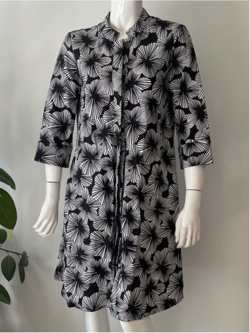 Zuri 100% Cotton Button-Front Shirt Dress| Black & White Graphic Print Size S - Picture 10 of 10